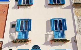 Casa Blue Windows Pt